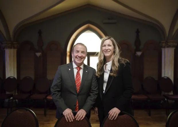 Les bourses Mccall Macbain sont financées par la fondation McCall Macbain. Dans l'image (de droite à gauche) Marcy et John McCall MacBain.